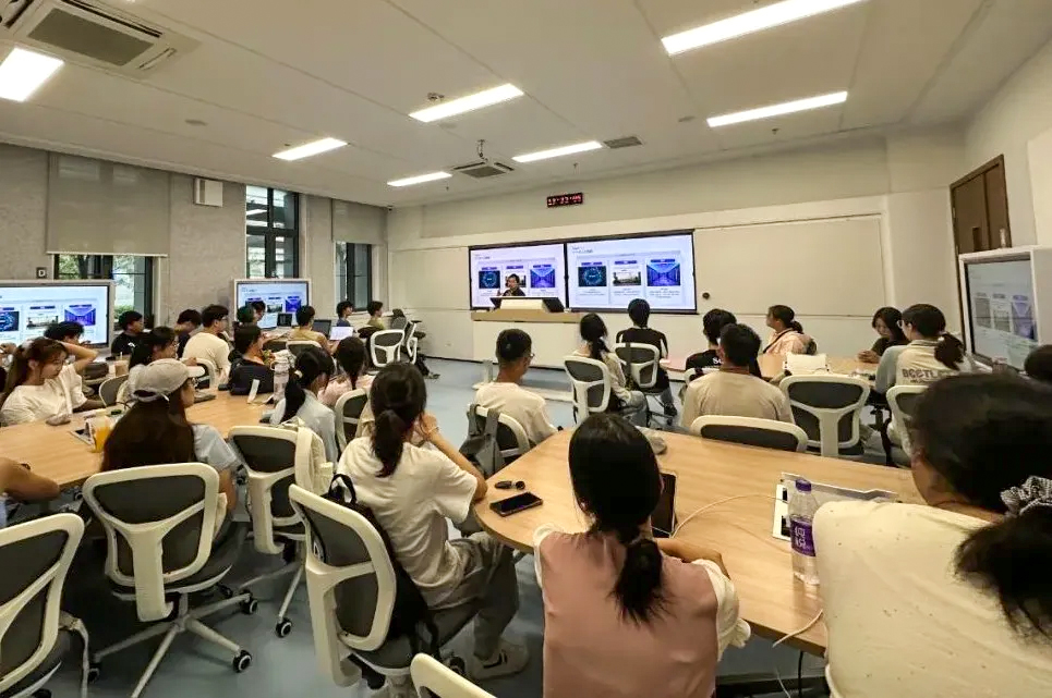 Fueling Hangzhou’s Global AI Rise: Zhejiang University Leads the Way in Nurturing AI Trailblazers 2 Caption: Students in an AI-related course