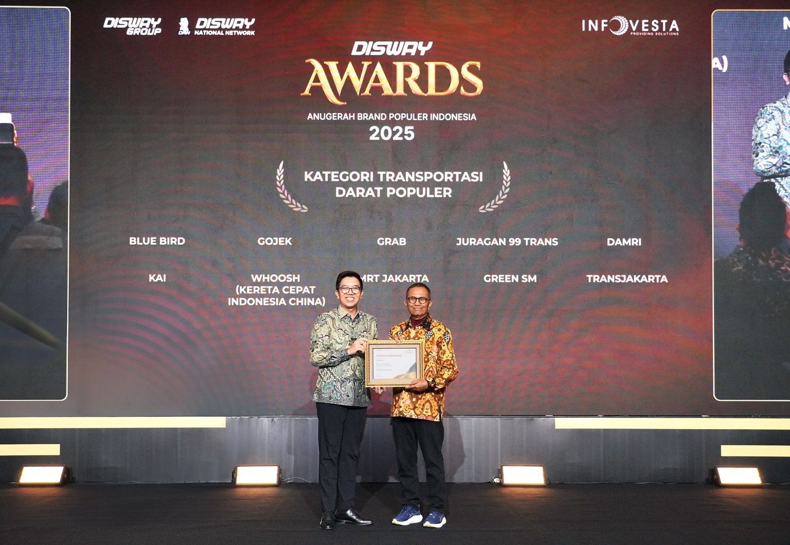 Green SM recognized as one of Indonesia's top 10 land transportation brands 1 Mr. Deny Tjia, Managing Director of Green SM Indonesia, receives the recognition at the 2025 Disway Awards.