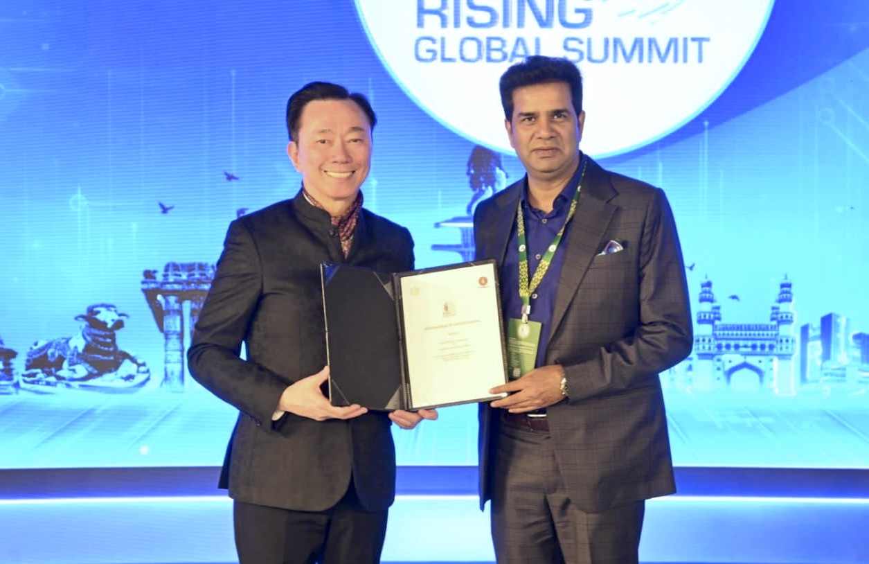 Vingroup signs MoU with the state of Telangana, laying the foundation for its multi-sector ecosystem in India 1 Mr. Pham Sanh Chau (left), CEO of Vingroup Asia and VinFast Asia, and Mr. Sanjay Kumar, IAS, Special Chief Secretary to the Government, Government of Telangana, at the signing ceremony.