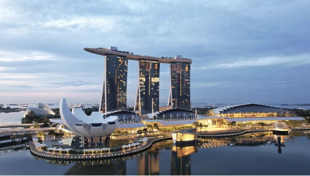 Explore Singapore: A Self-Guided Neighbourhood Walking Guide