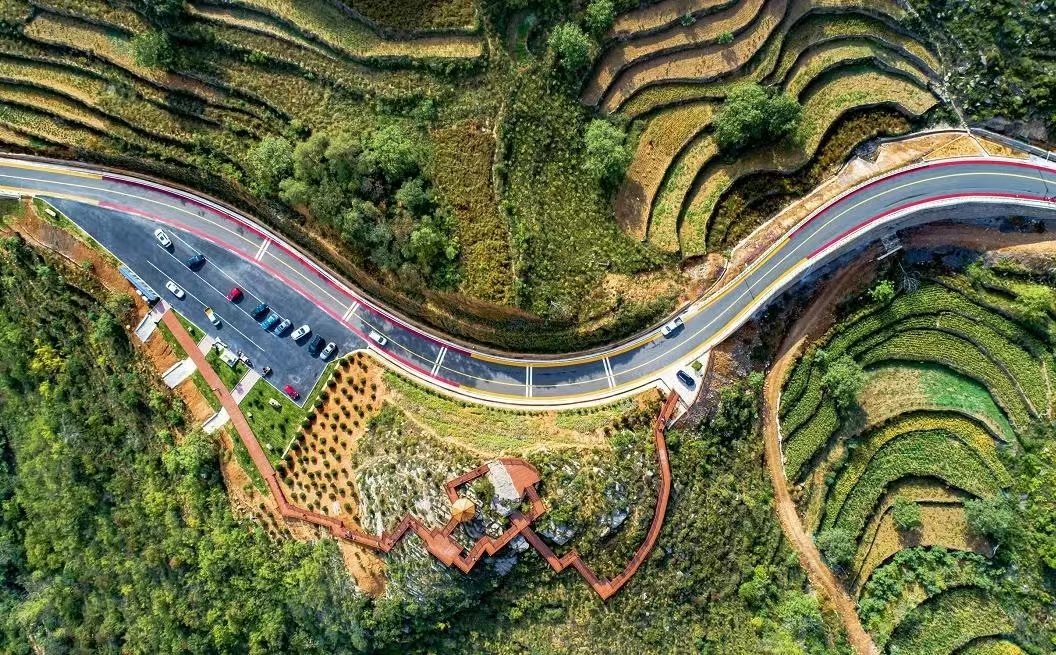 Spotlight on the Conference of Hebei Tourism Industry Development | Handan Branch: Where Taihang Landscapes Meet Historic Cultural Splendor 1 The “Guifei Nao” rest stop along the Hundred-Mile Gallery's Baiyun Avenue.