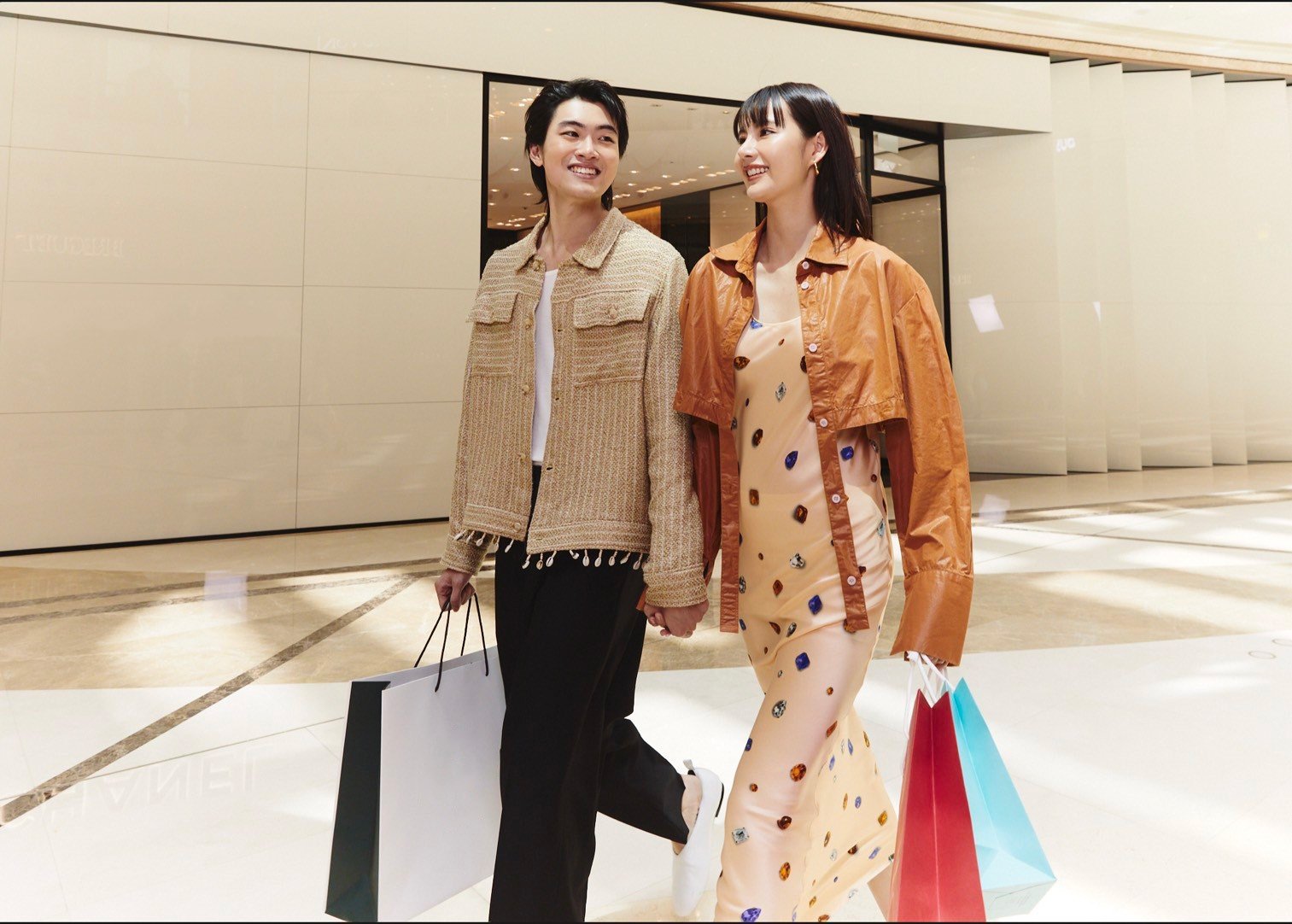 Enjoy a Golden Autumn of Glittering Rewards and Cultivated Indulgence at Galaxy Macau in Celebration of Golden Week 4 This golden autumn, visit Galaxy Macau to ease your shopping spree and win unrivalled shopping rewards or prizes at lucky draws – a one-of-a-kind shopping experience.