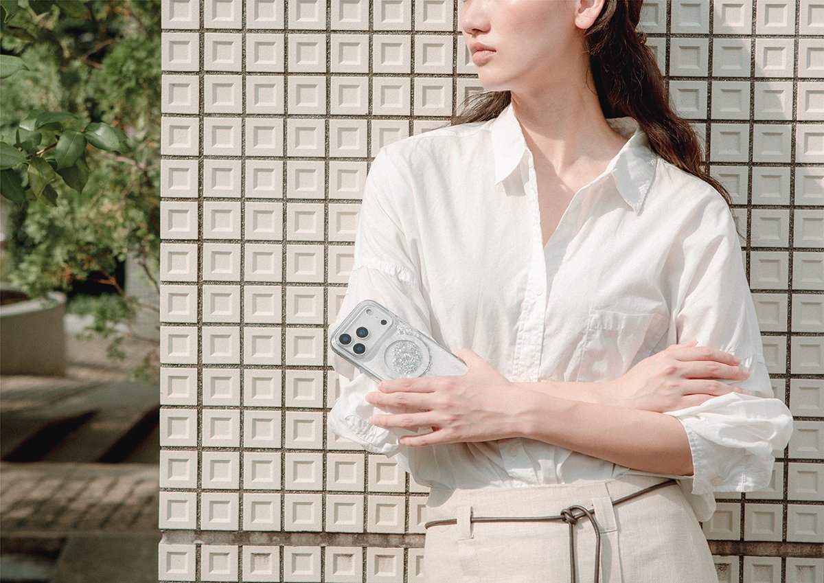 Coehl unveils iPhone 17 cases in soft colours and shimmer for the modern minimalist 1 Crystelle shimmers with delicate glitter and a pearly shell glow, a luminous ode to light drifting between sea and sky.