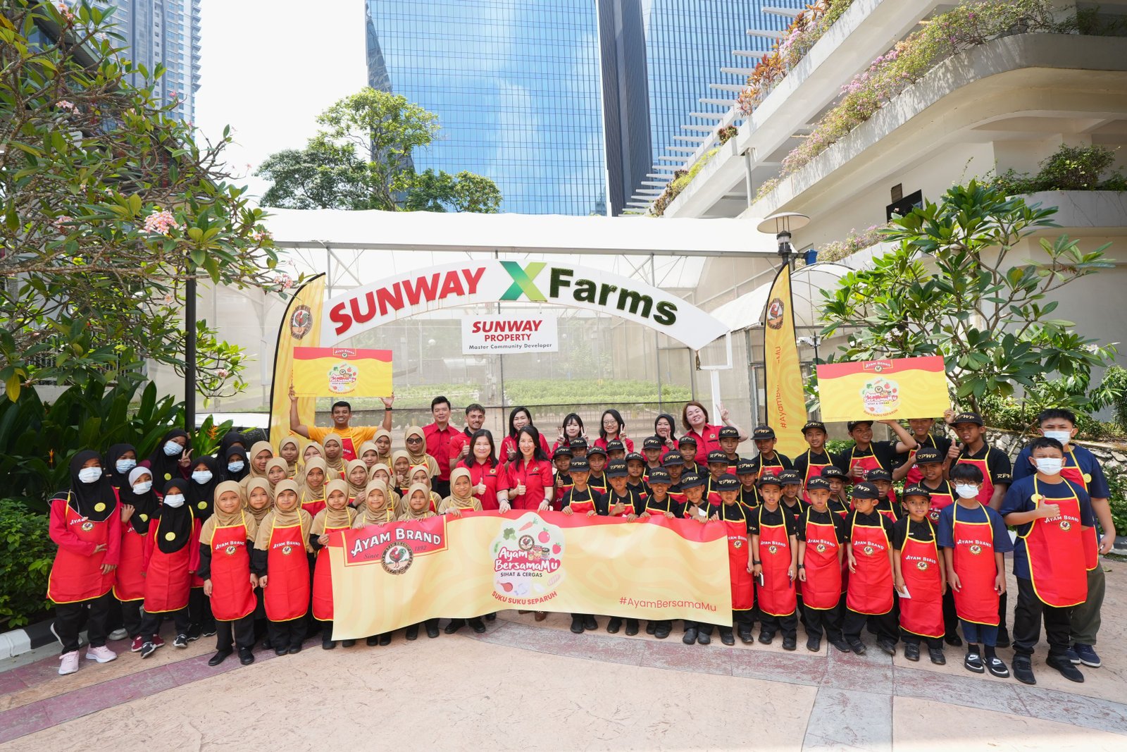 #AyamBersamaMu: Ayam Brand™ and Sunway XFarms Join Forces to Empower Children with Nutrition and Real-World Learning 1 Ayam Brand™ in collaboration with Sunway XFarms brings together 60 children from Rumah Pengasih Warga Prihatin (RPWP) and Rumah Kebajikan & Anak Yatim Darul Najjah (An Najjah) for a day of experiential learning focused on healthy eating, sustainable farming, with fun, interactive activities