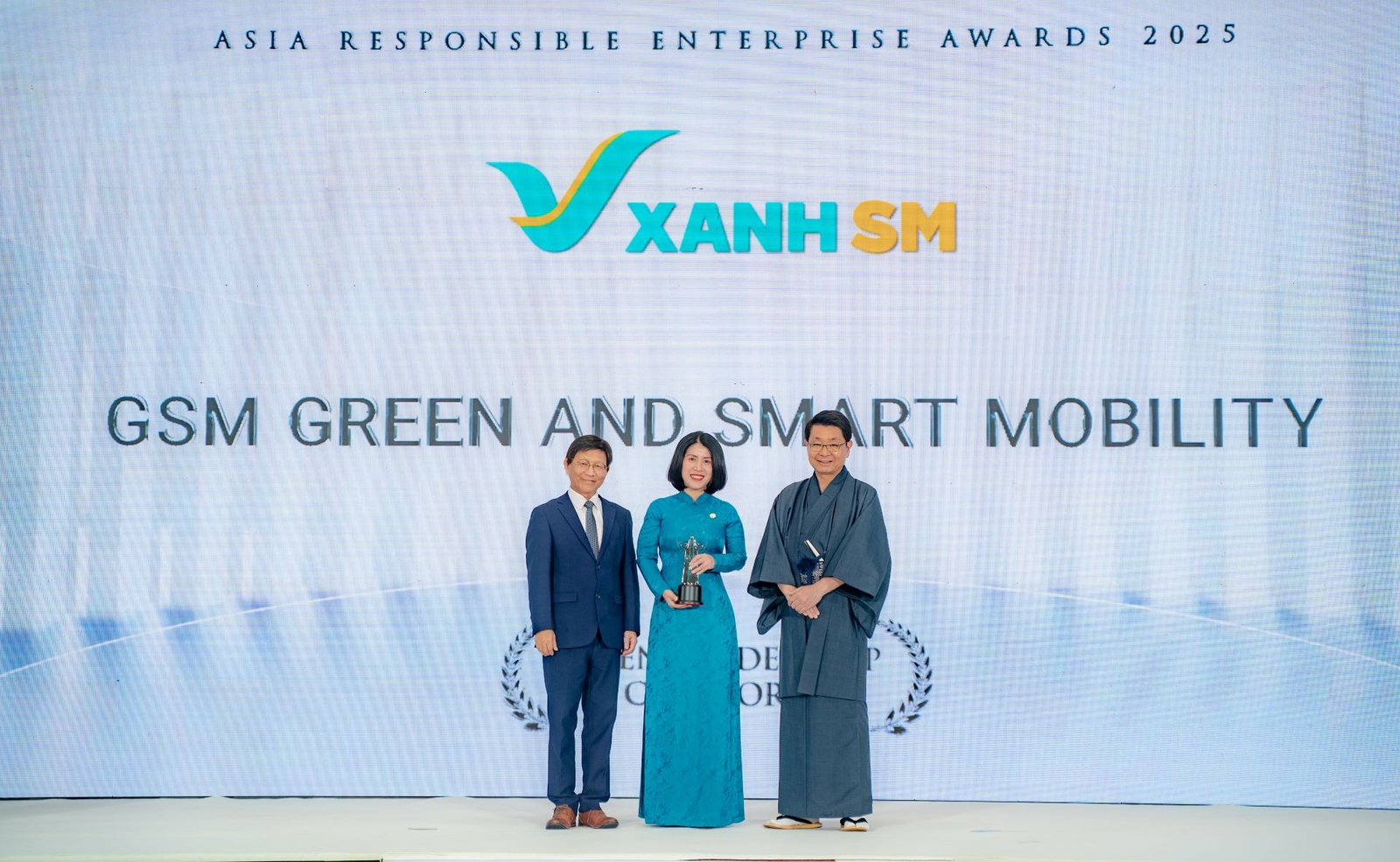 Green SM recognized for green leadership at AREA 2025 1 Ms. Phan Thi Hong Dung – Director of Training and Culture Development at GSM (center) represented the company to receive the award at the event.