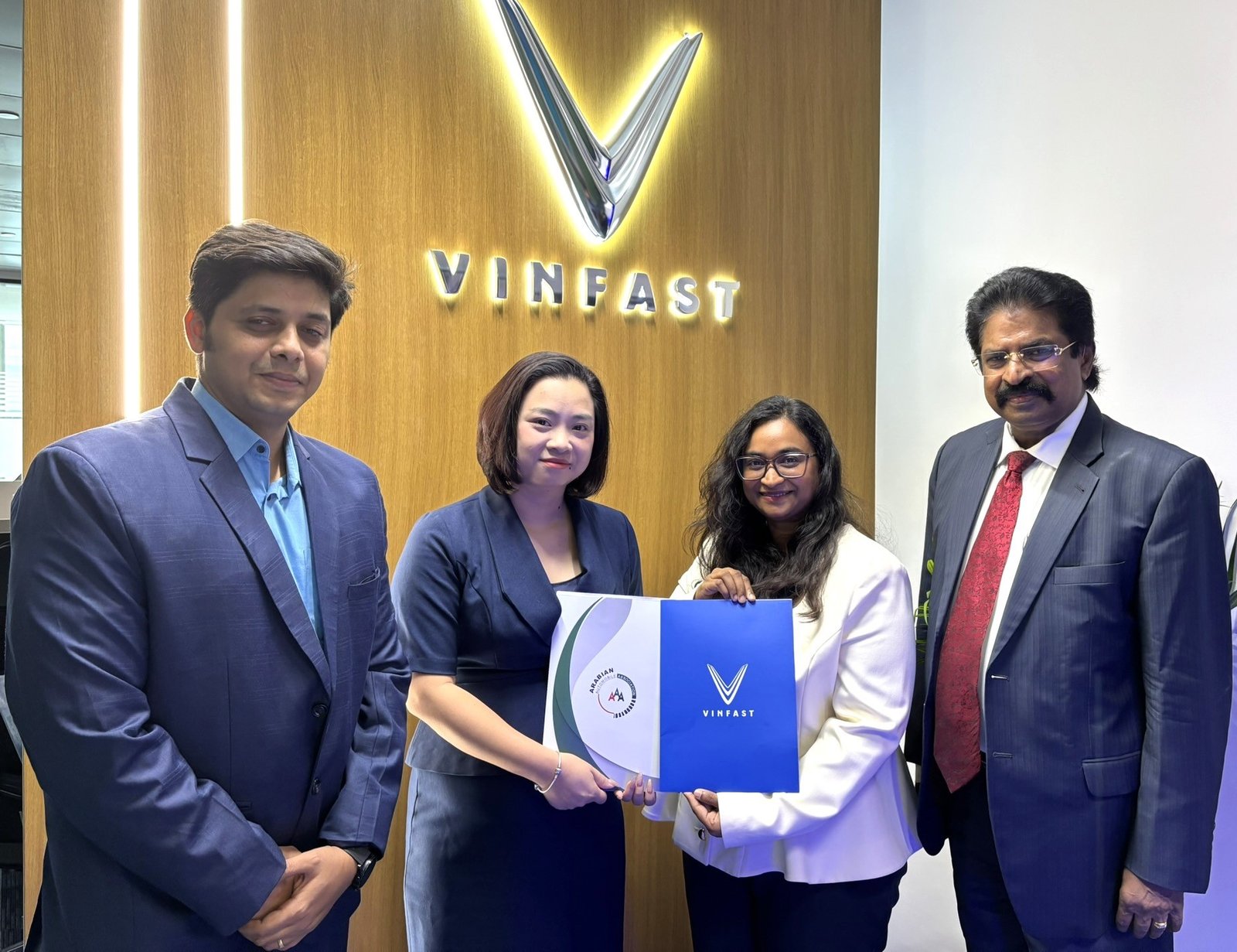 VinFast announces strategic partnership with the Arabian automobile association to elevate aftersales service quality in the Middle East 1 Ms. Do Hoai Linh, CEO of VinFast Middle East (second from left); Mr. Paul Joseph, Managing Director of AAA (far right), together with representatives of both parties at the MOU signing ceremony.