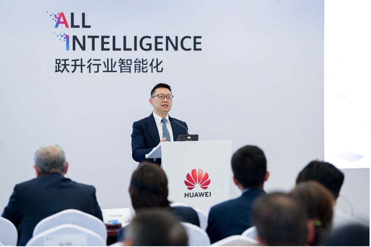 Huawei Releases the ISP/MSP Business Success Driven by RAMS White Paper 1 York Yue, Vice President of Huawei, CEO of ISP & OTT BU, delivering a speech