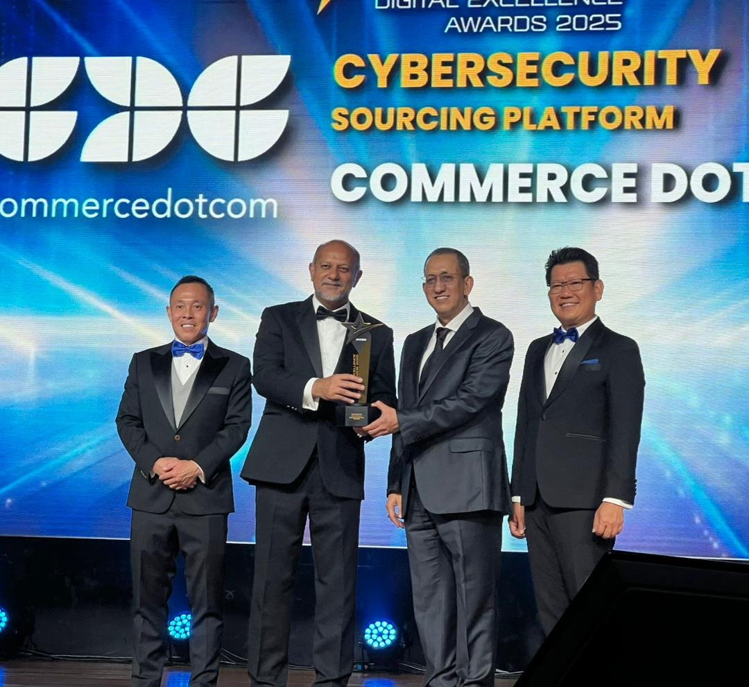 Commerce Dot Com Wins Double Honours At PIKOM Digital Excellence Awards 2025 1 Executive Chairman of CDC, Syed Azmin Syed Nor (second from right), receiving the Cybersecurity Award from Minister of Digital YB Gobind Singh Deo at the PIKOM Digital Excellence Awards (PDEA) 2025 Gala Dinner in Sunway Resort Hotel.
