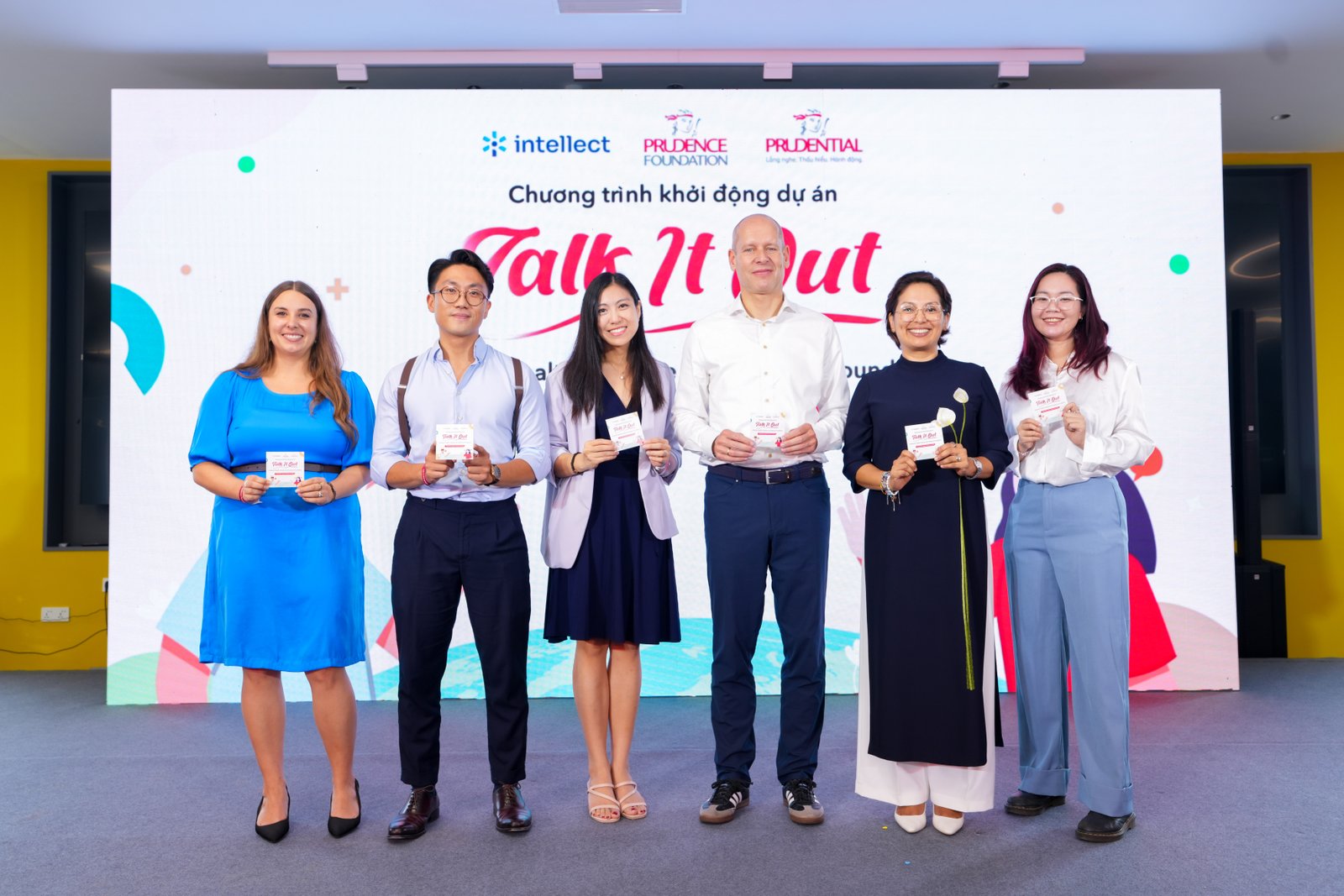 Prudential and Prudence Foundation Provide Free Mental Health Support to Vulnerable Communities 1 Arjan Toor, CEO, Health, Prudential plc (third from right) and Diana Guzman, Chair of Prudence Foundation and Chief Sustainability Officer, Prudential plc (second from right) at the launch of Talk It Out in Vietnam