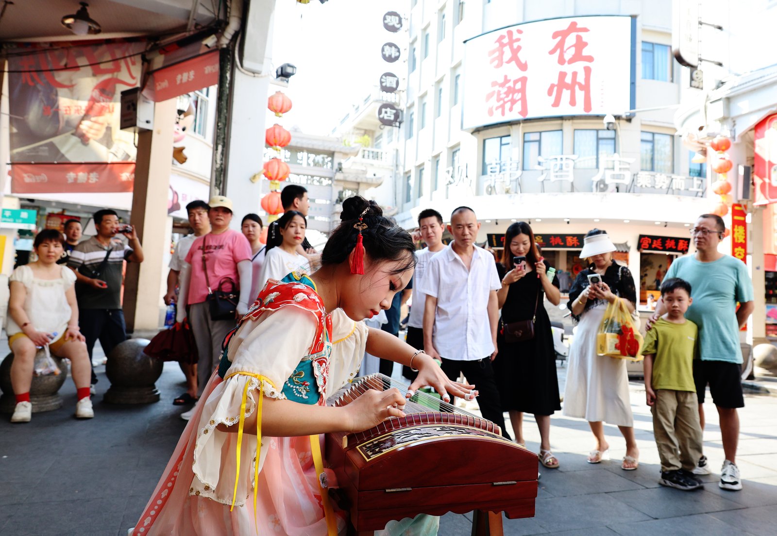Chaozhou: A Millennium-old City Embraces Renewed Vitality 2 The ancient city of Chaozhou drew large crowds.
