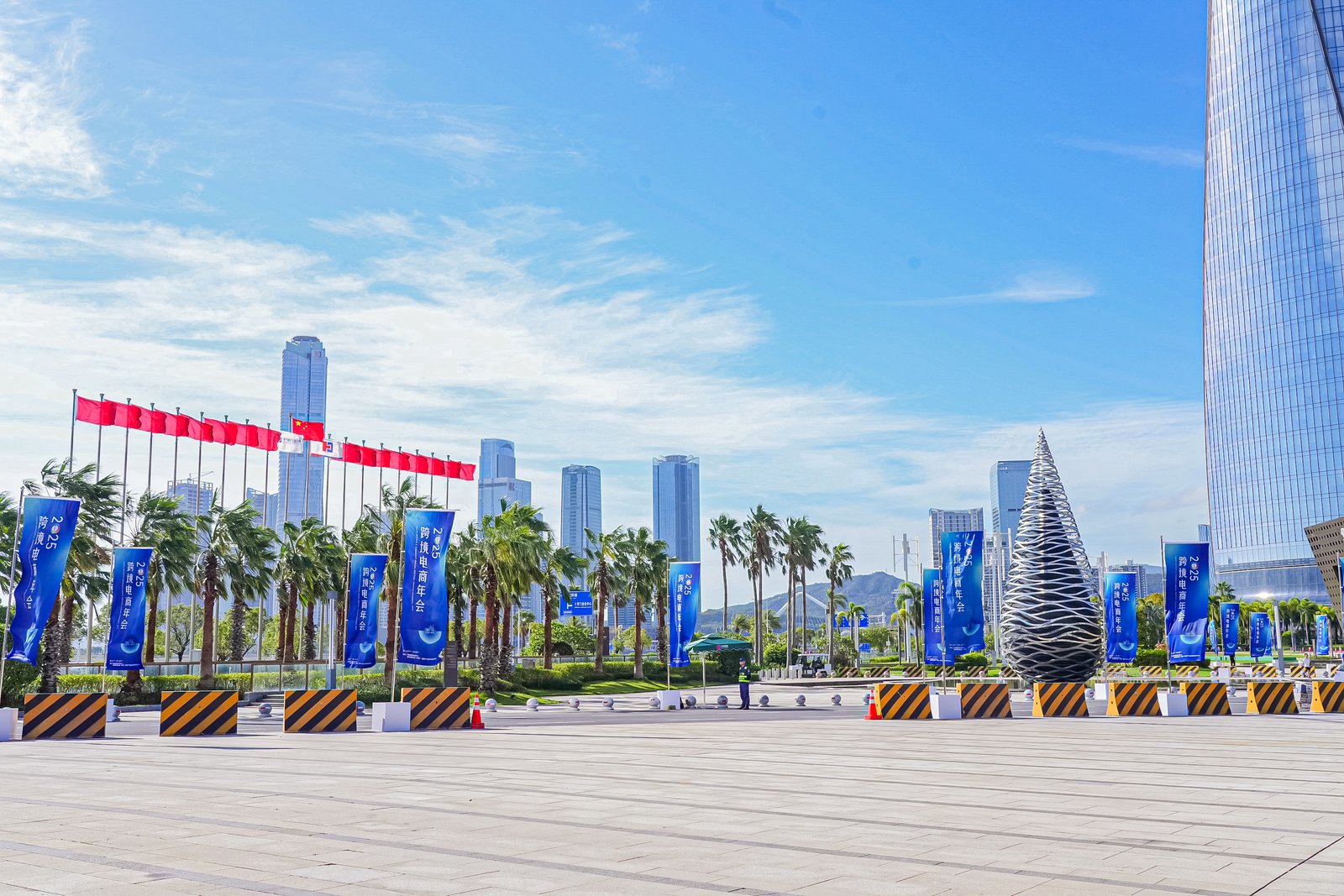 Cross-Border E-Commerce Offers a New Platform for Sino-Foreign Economic and Trade Cooperation 2 Zhuhai International Convention & Exhibition Center