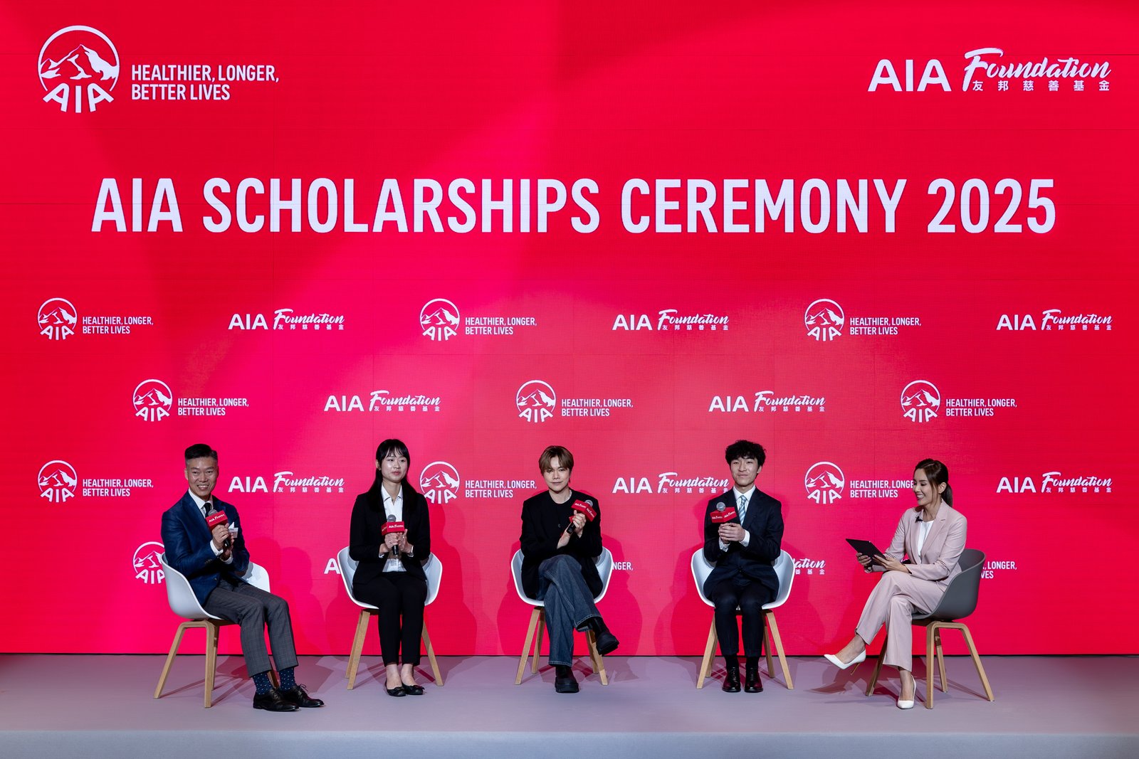 AIA Foundation celebrates 30th anniversary with award of AIA Scholarships to the 5th cohort and launch of "AIA Purpose in Action" initiative 4 Mr. Alger Fung, Chief Executive Officer, AIA Hong Kong & Macau; Director of AIA Foundation (first from left), Mr. Hins Cheung, singer and AIA Rethink Healthy ambassador (third from left), along with scholar and graduate representatives, shared how they bring their pledges to life by making a positive difference in the community.