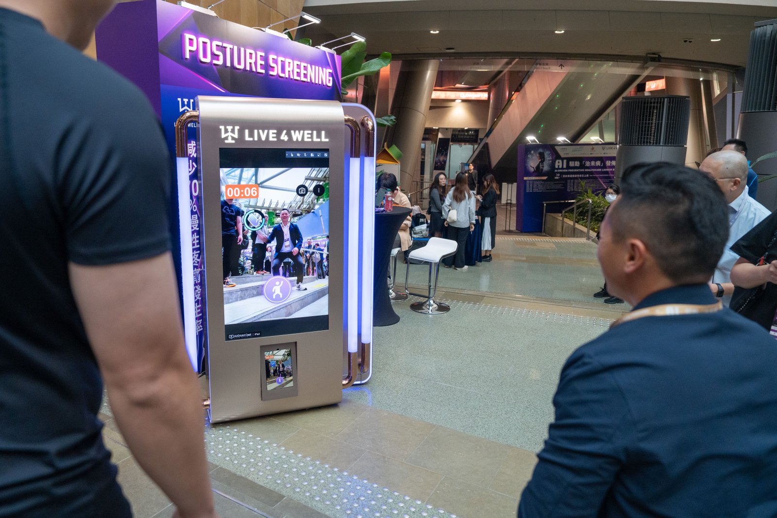 AI Empowers Preventive Healthcare Survey Report Sharing on Hong Kong People's Health Awareness 2 The event featured several AI health devices, including the highlight “AI Fitness Test”, which used AI motion capture technology for real-time analysis to comprehensively score participants’ fitness performance.