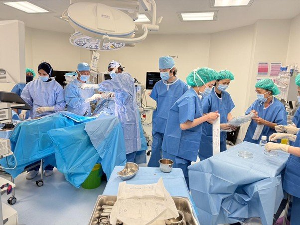 Thomson Fertility Embarks on In-Vitro Activation (IVA): New Hope for Women with Primary Ovarian Insufficiency or Diminished Ovarian Reserves 1 Prof. Dr. Kawamura observes the IVA procedure led by Prof. Dr. Prasanna of Thomson Fertility, as the embryologists prepare for the tissue processing.