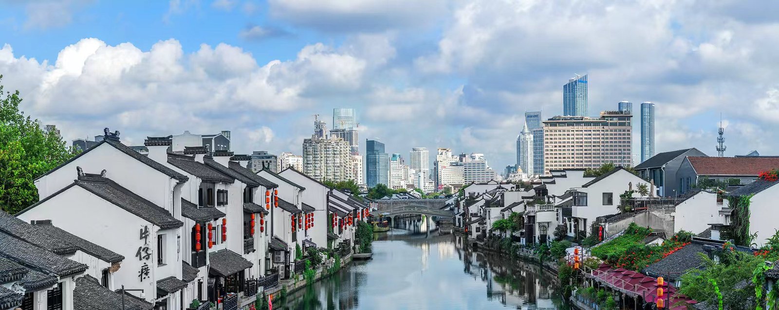Wuxi’s Liangxi District: Where 3,000 Years of Jiangnan Culture Thrives 2 Ancient waterway meets the future: The Grand Canal flows past the city's modern high-rises.
