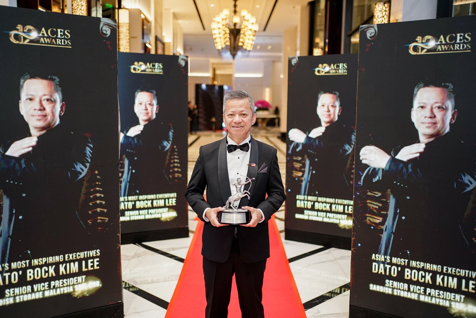 Dato' KL Bock of Sandisk triumphs, winning Asia's Most Inspiring Executives Award. 1 Dato' KL Bock: Asia's Most Inspiring Executive honored.