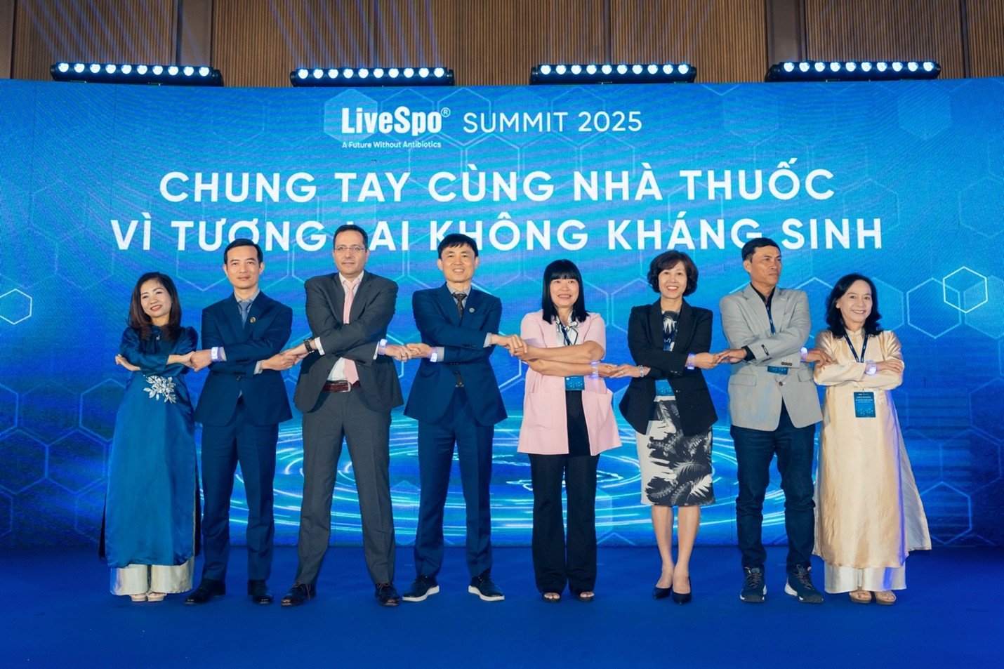 LiveSpo and the Pharmacy Community Advance Solutions to Reduce Antibiotics Abuse 2 Representatives from pharmacy partners, medical experts, and LiveSpo formalize a commitment toward a future without antibiotics (Source: LiveSpo)