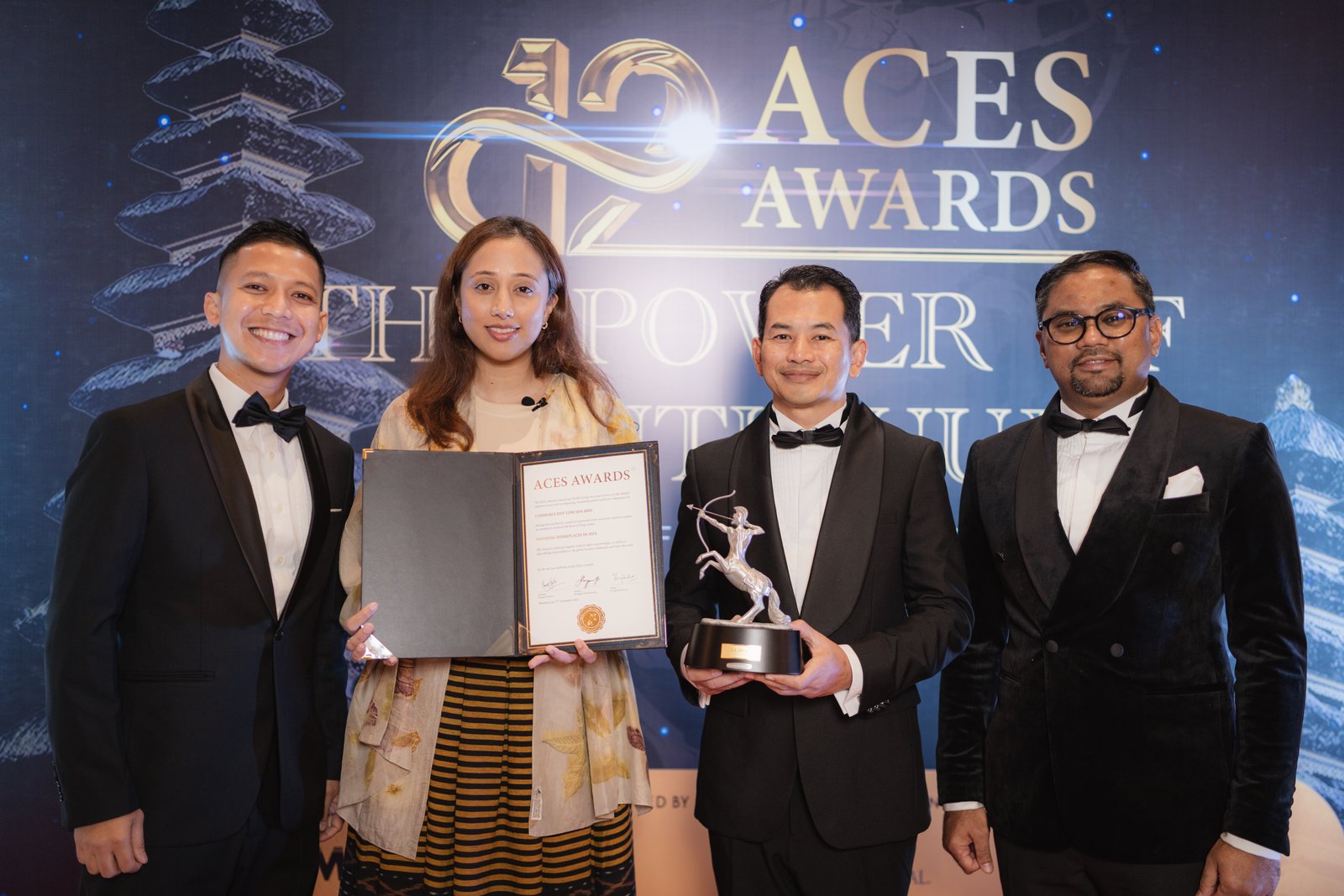 Commerce Dot Com Celebrated As One of Asia’s Inspiring Workplaces At ACES Awards 2025 1 Second from left, Putri Nurul Ida Yahya, with En. Hafidz Ahmad Zehnun and the CDC delegation, receiving the “Inspiring Workplaces in Asia” award at the ACES Awards 2025 in Bali.