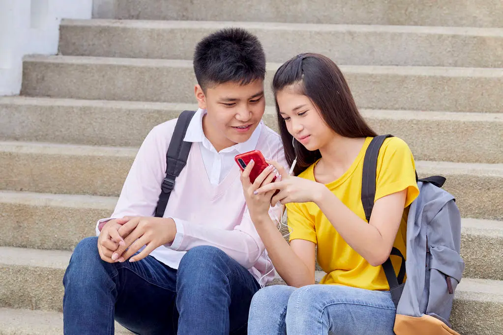 MOE: No Smart Devices for Secondary Schools in Singapore 2026